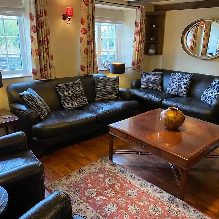 Yarn House Cosy Traditional Overlooking Waterfalls Hawes