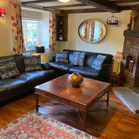 Yarn House Cosy Traditional Overlooking Waterfalls بيت للعطل